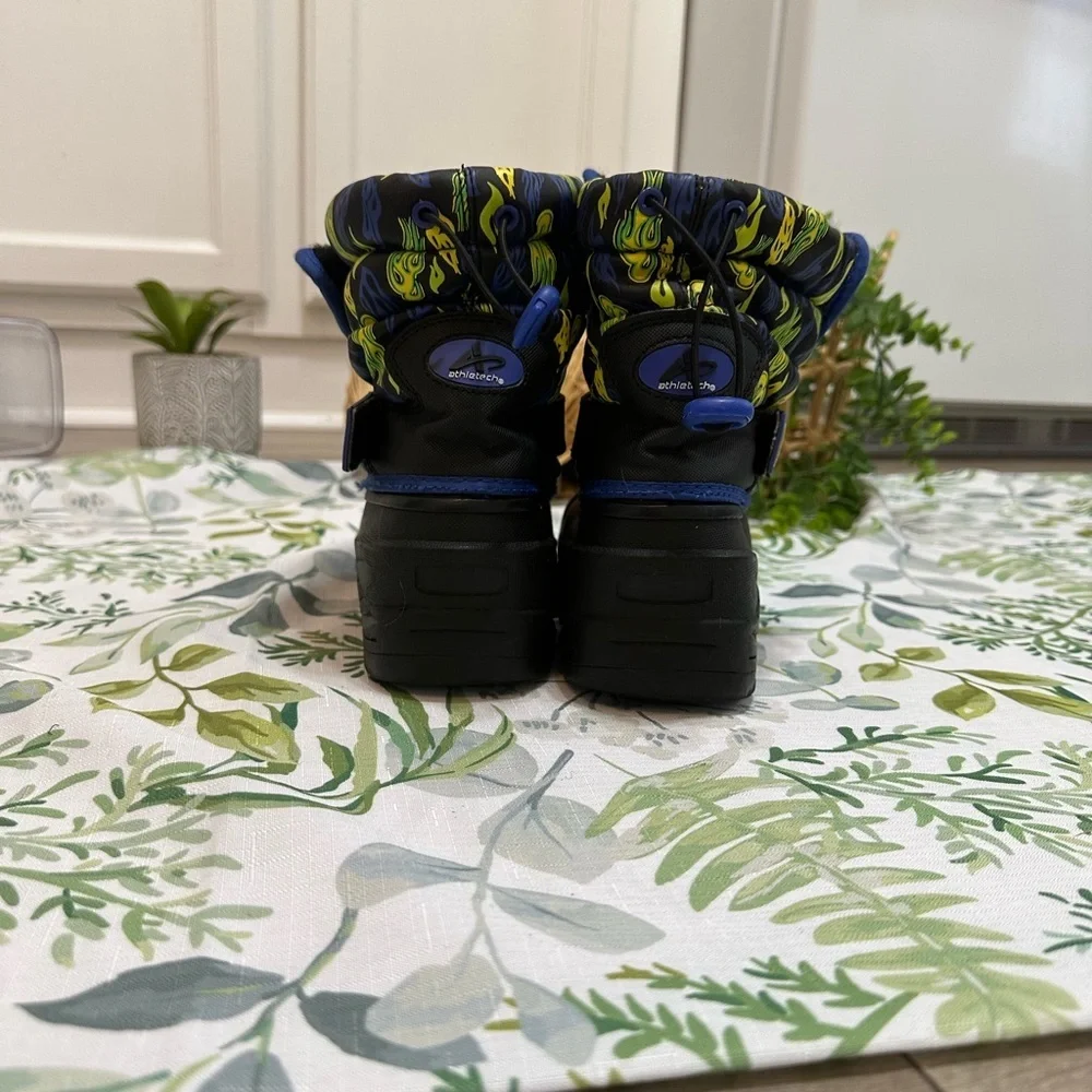 Athletech Boys' Skull Flames Snow Boots Size 4 Winter Boots